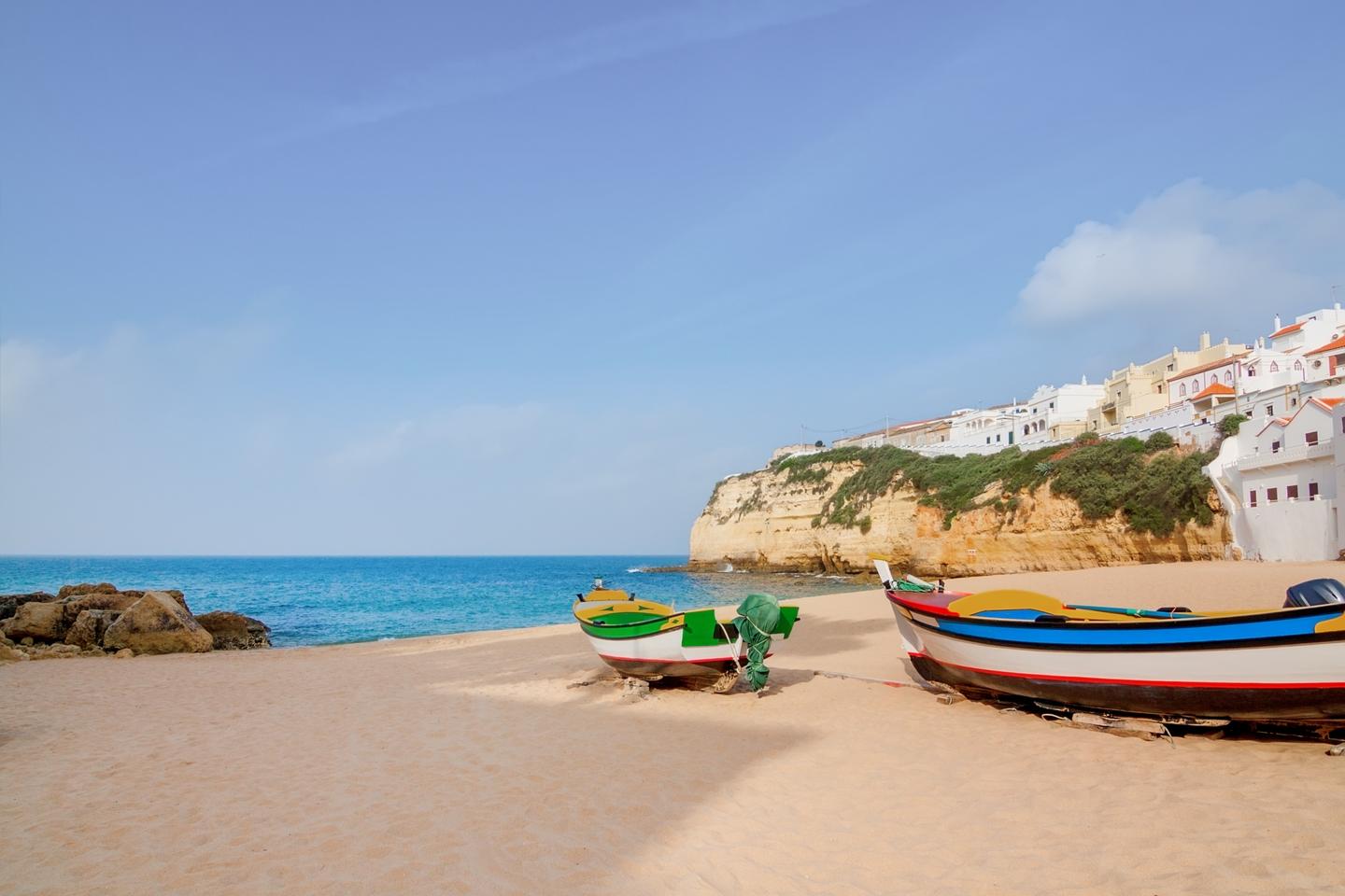 portugal-algarve-carvoeiro-strand-boote-g-535536971.jpg