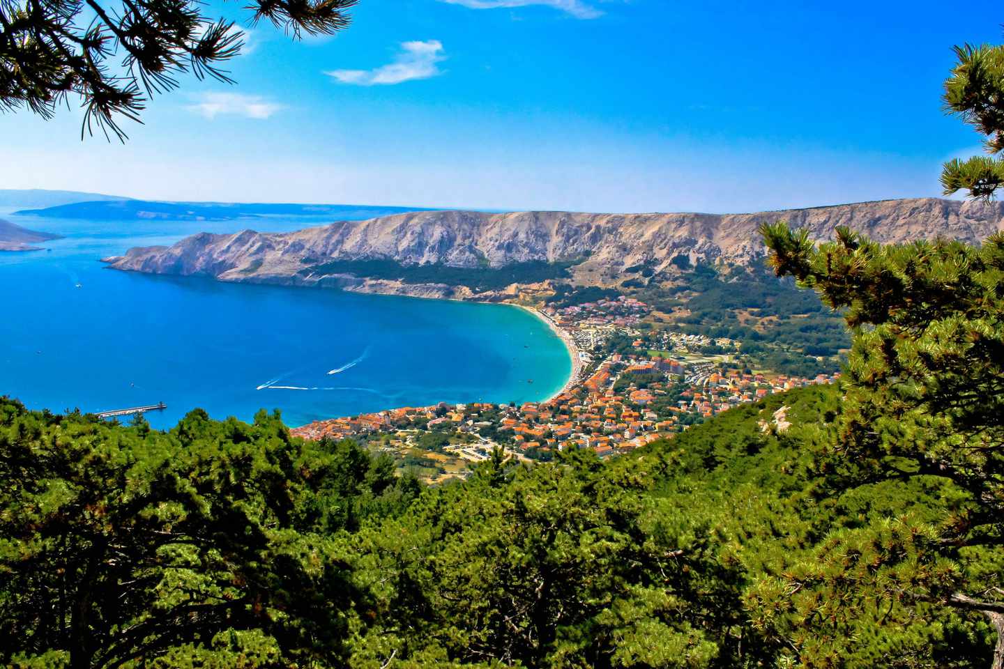 kroatien-insel-krk-stadt-baska-g-178437518.jpg