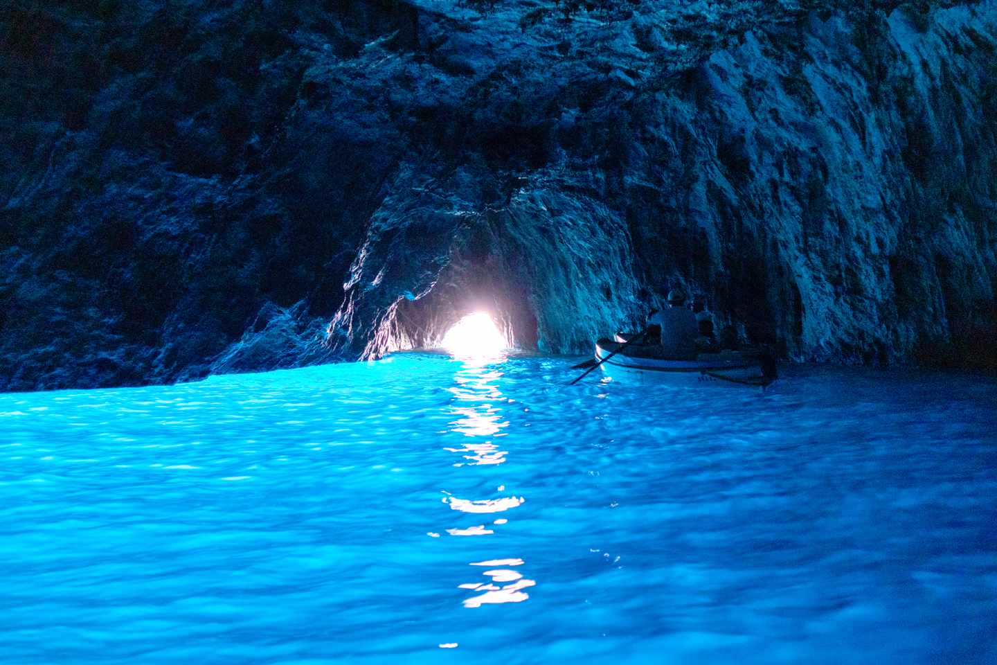 italien-capri-blaue-grotte-g-1166188456.jpg