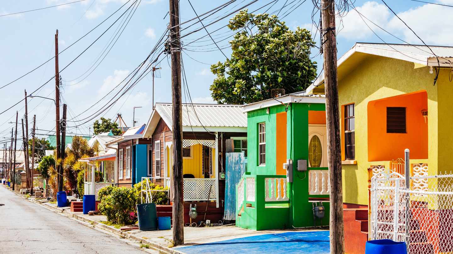 karibik-barbados-bridgetown-bunte-haeuser-g-1201878100.jpg