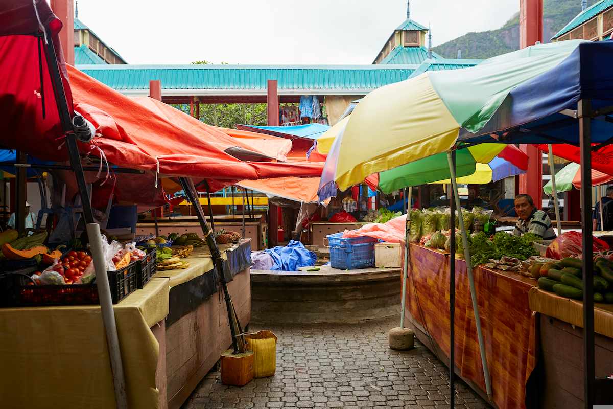 2_3_seychellen_mahe_market_victoria_dertour_g-1006196308.jpg