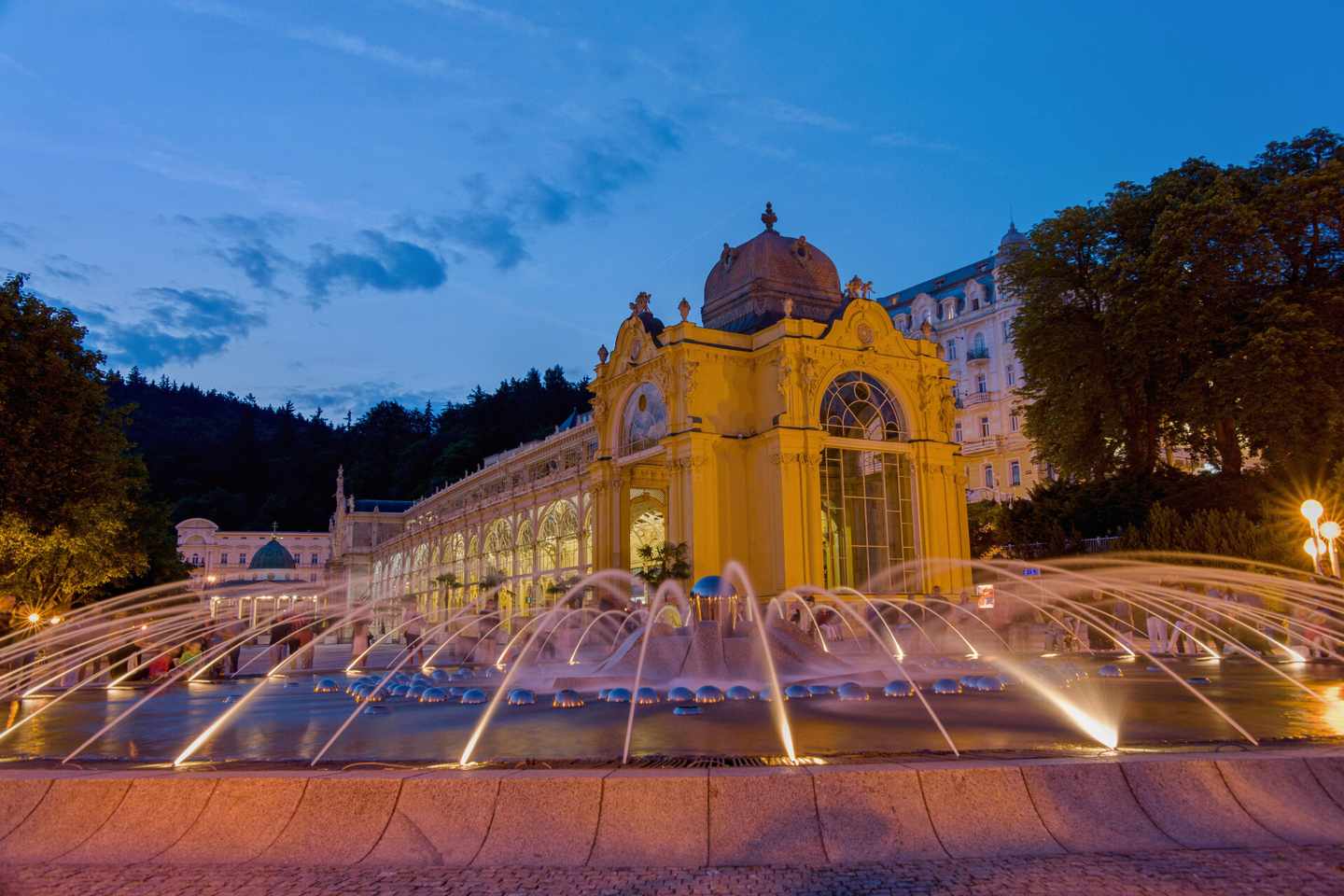 tschechien-marienbad-singende-fontäne-klein-g-980968464.jpg