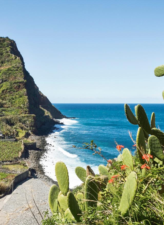 Reiseziele im Frühling Portugal-Madeira-Nordküste-teaser-g-801888594.jpg