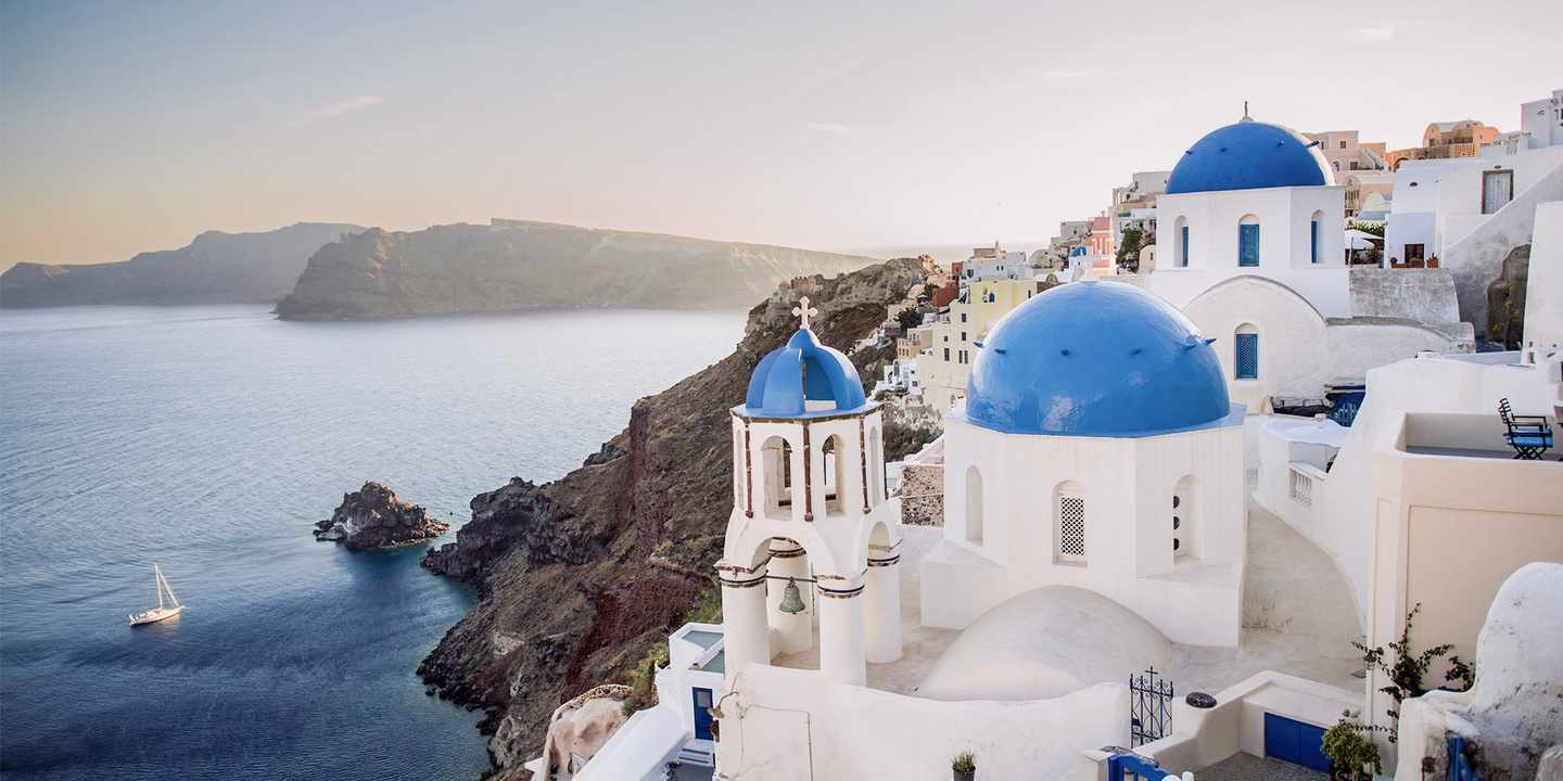 griechenland-santorini-blick-ueber-die-daecher-g-481463344.jpg