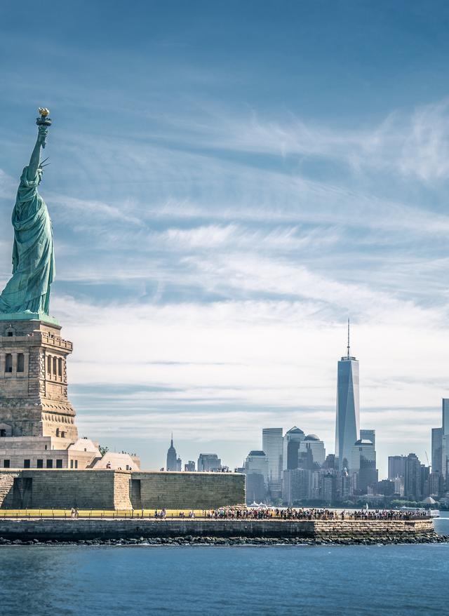8 Stunden Direktflug New York Straßenkreuzung