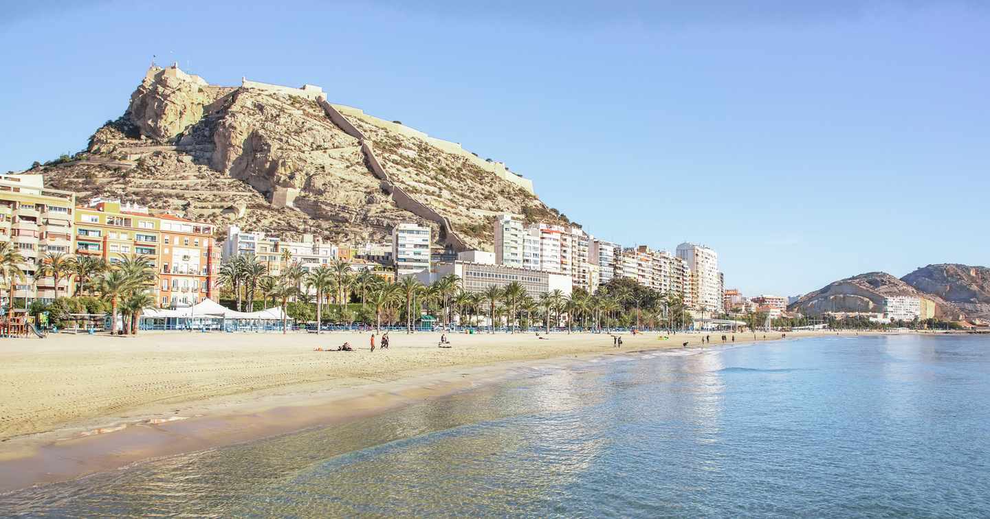 spanien-alicante-postiguet-strand-mit-hotels-und-palmen-g-1272108805_bearbeitet.jpg
