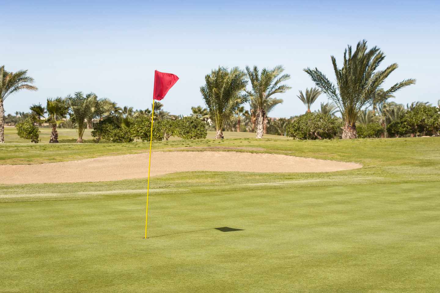 aegypten-golfplatz-el-gouna-fahne-jahn-g-164153123.jpg