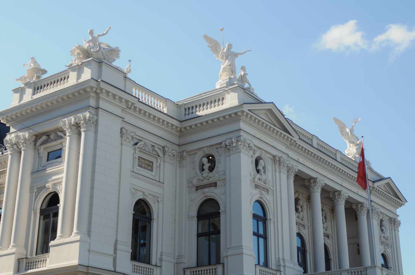 schweiz-zuerich-opernhaus-g-493189100.jpg