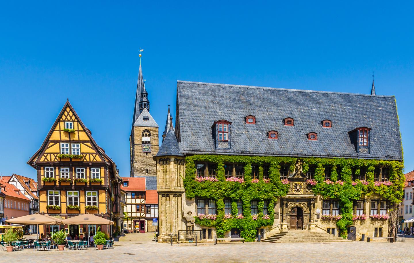 deutschland-harz-quedlinburg-marktplatz-rathaus-g-1343865840.jpg