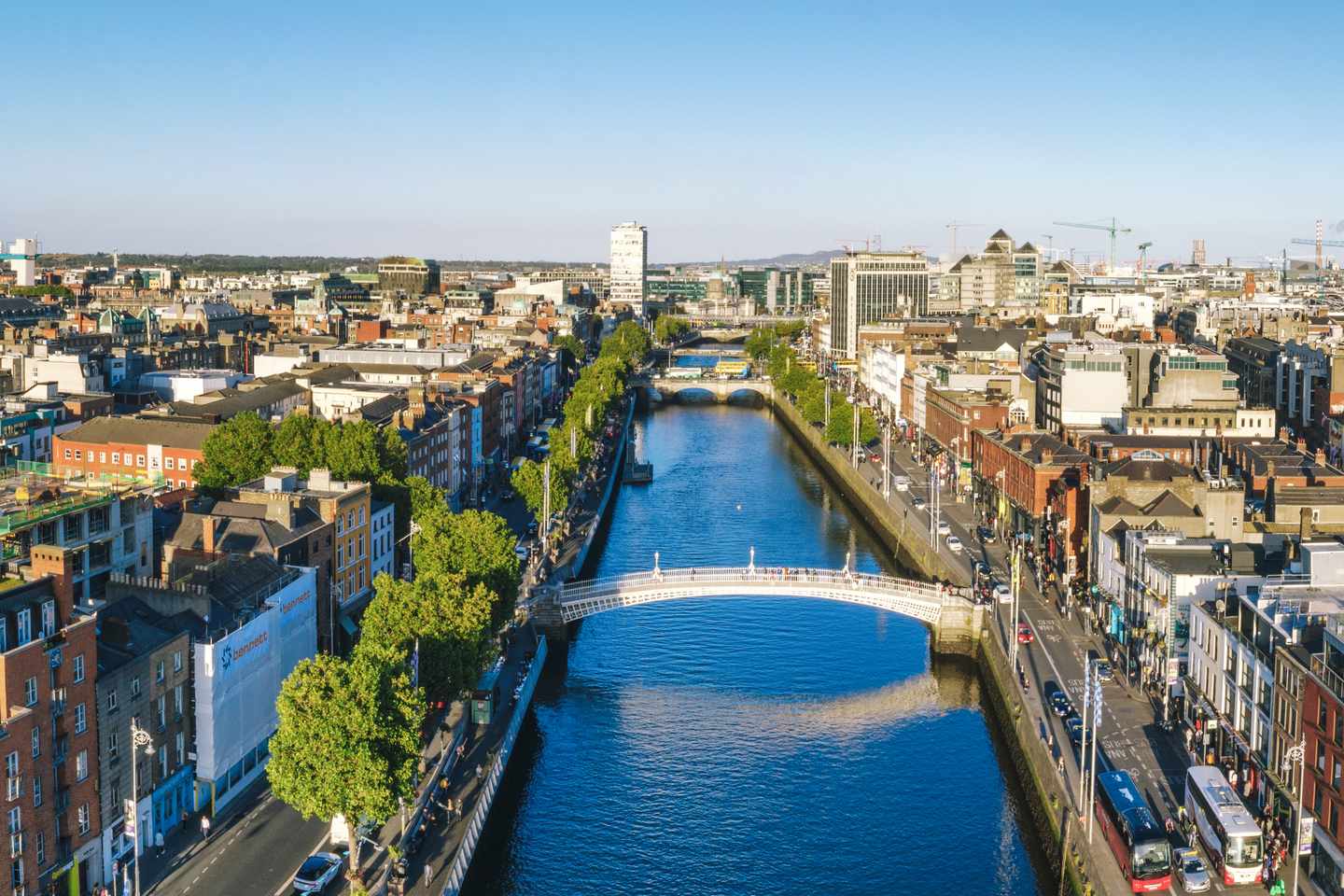irland-dublin-hapenny-bruecke-und-liffey-fluss-g-1279966784.jpg