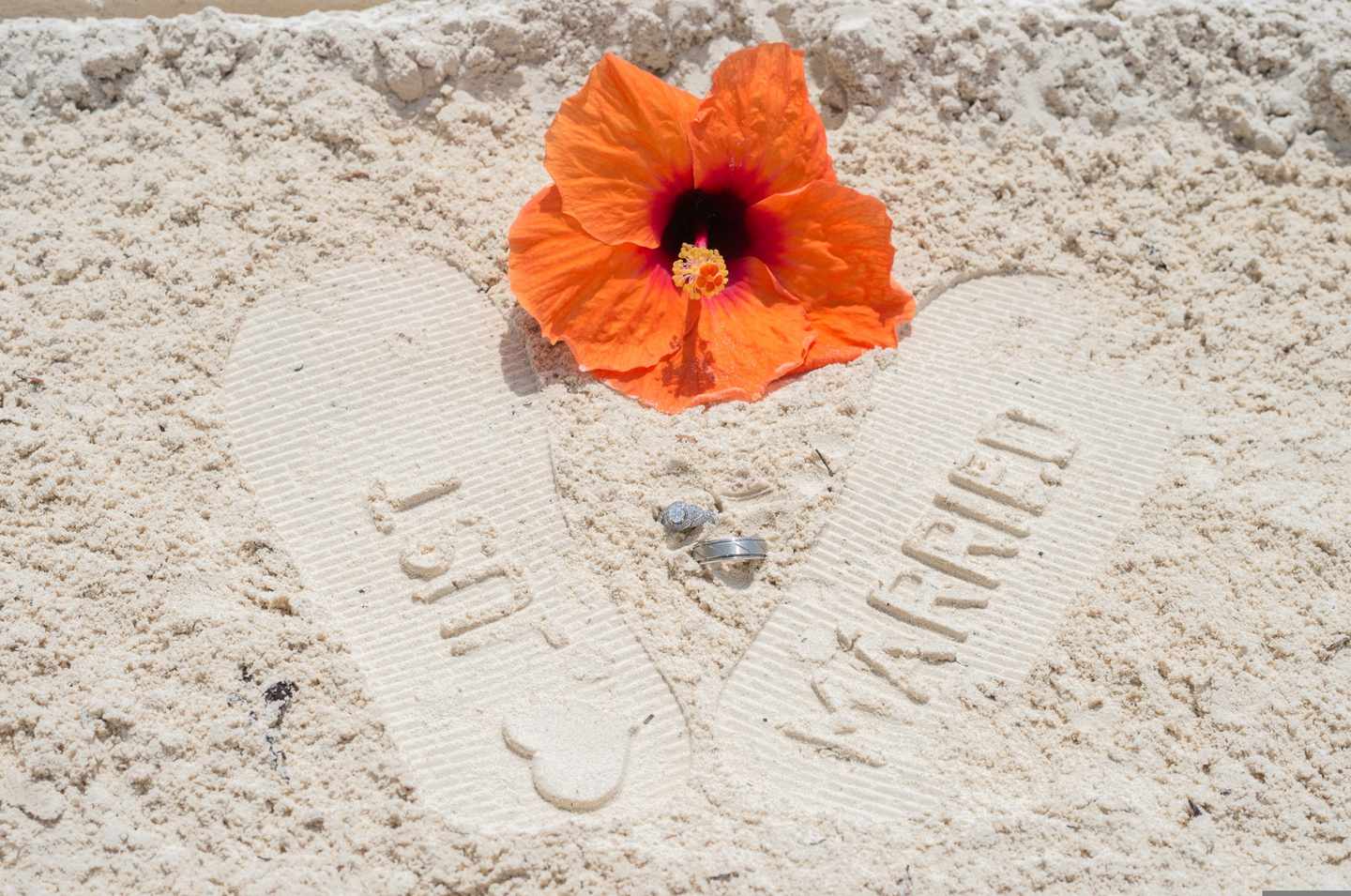 hochzeit-sand-just-married-g-1152628587.jpg