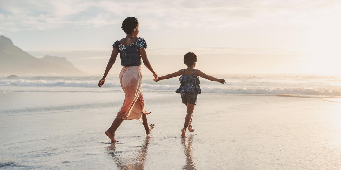 blt42108d67f86bcb91-s_dafrika-mutter_mit_kind_am_strand-g-1224492130.jpg südafrika-mutter_mit_kind_am_strand-g-1224492130.jpg