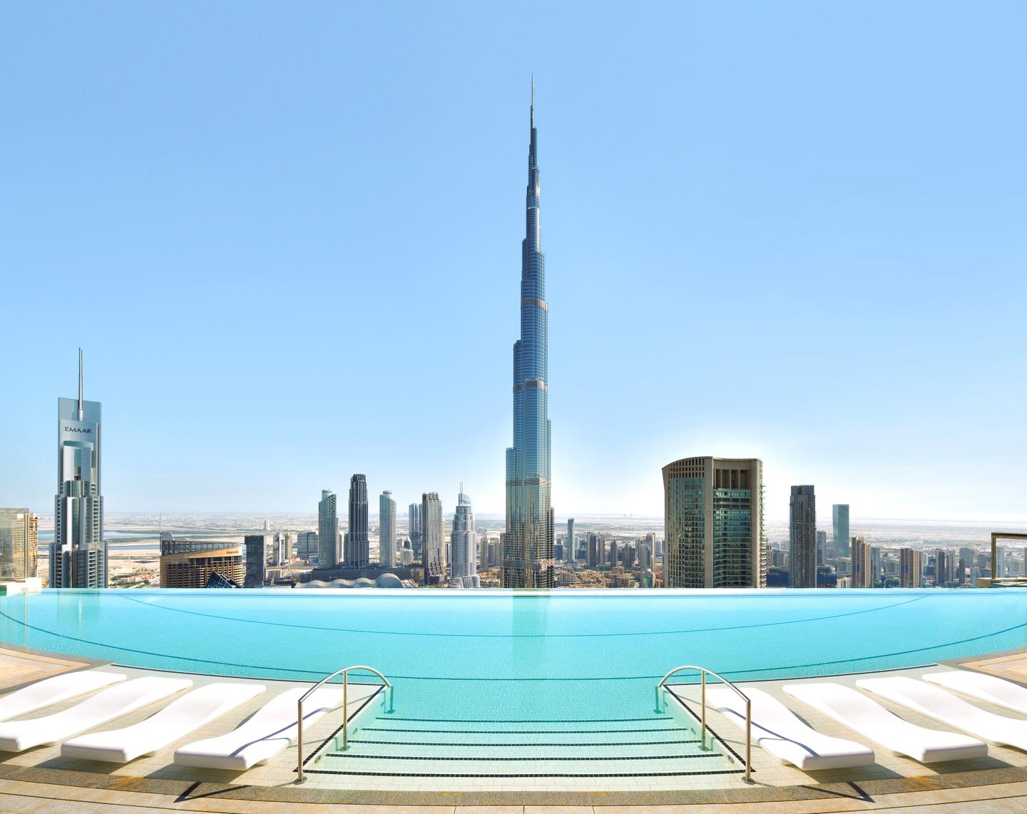 vae-dubai-the-adress-sky-view-infinity-pool-d1354262.jpg
