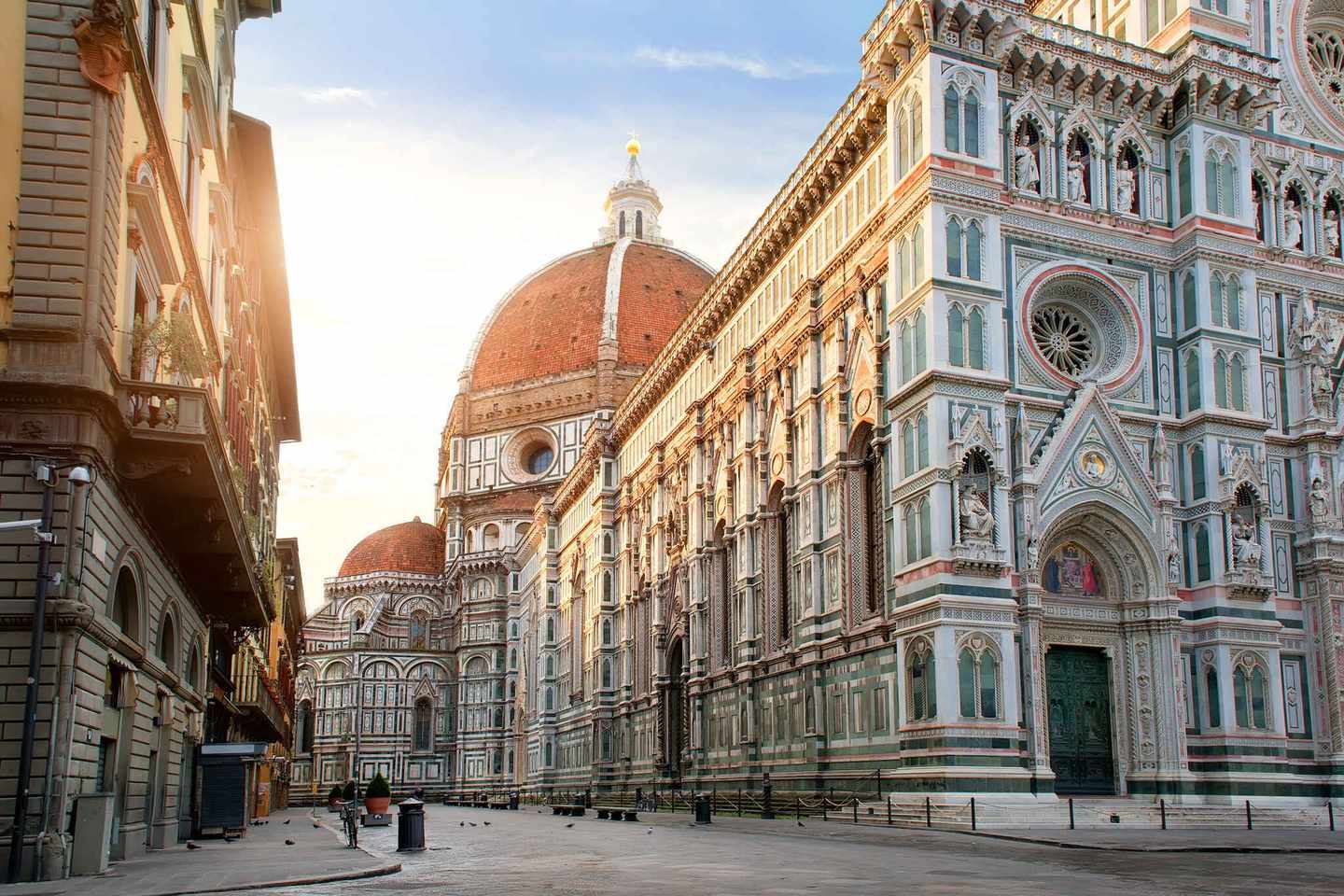 italien-florenz-sehenswuerdigkeiten-piazza-del-duomo-g-813232212.jpg