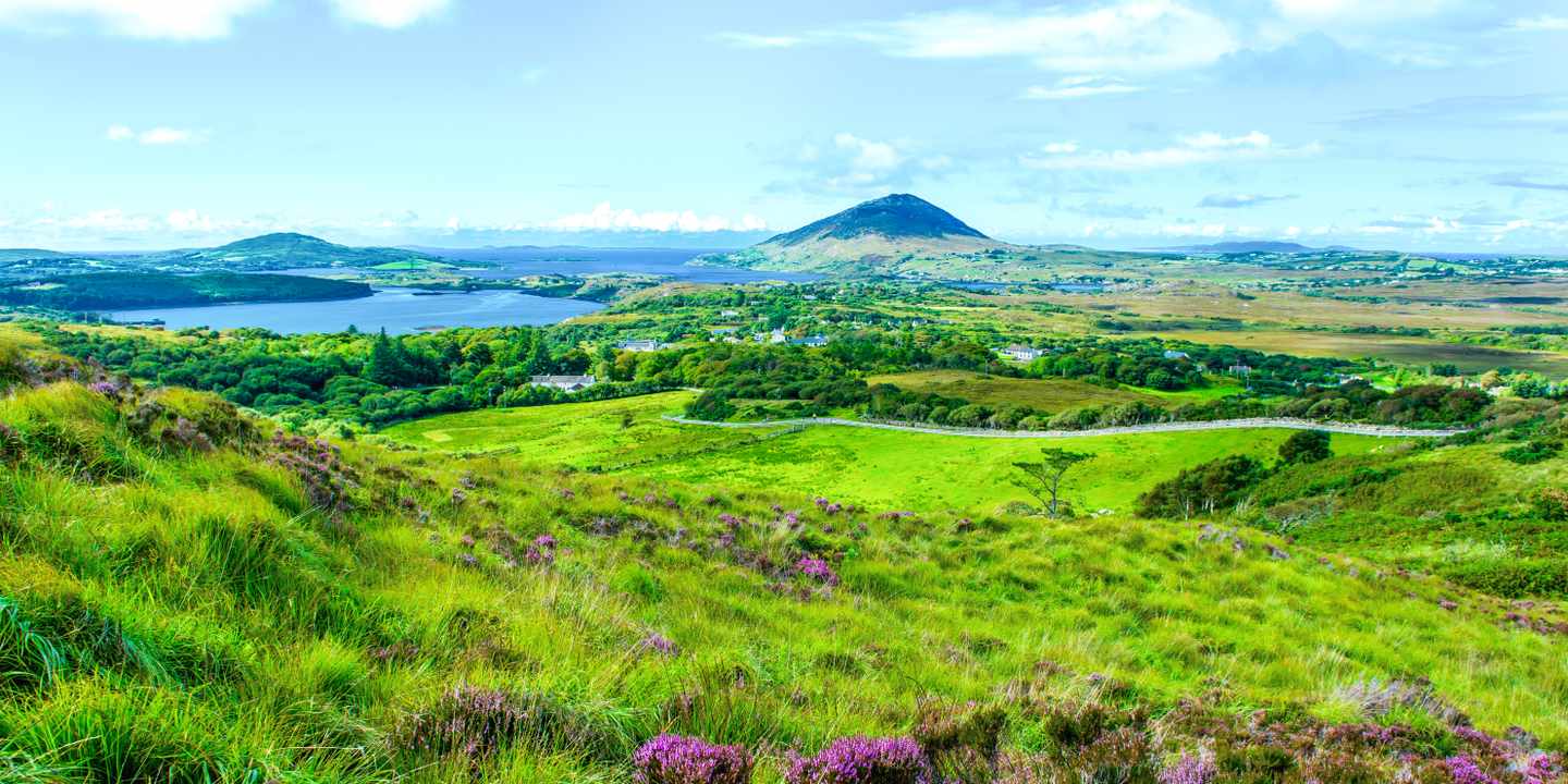 irland-connemara-landschaft-berg-g-637006054.jpg