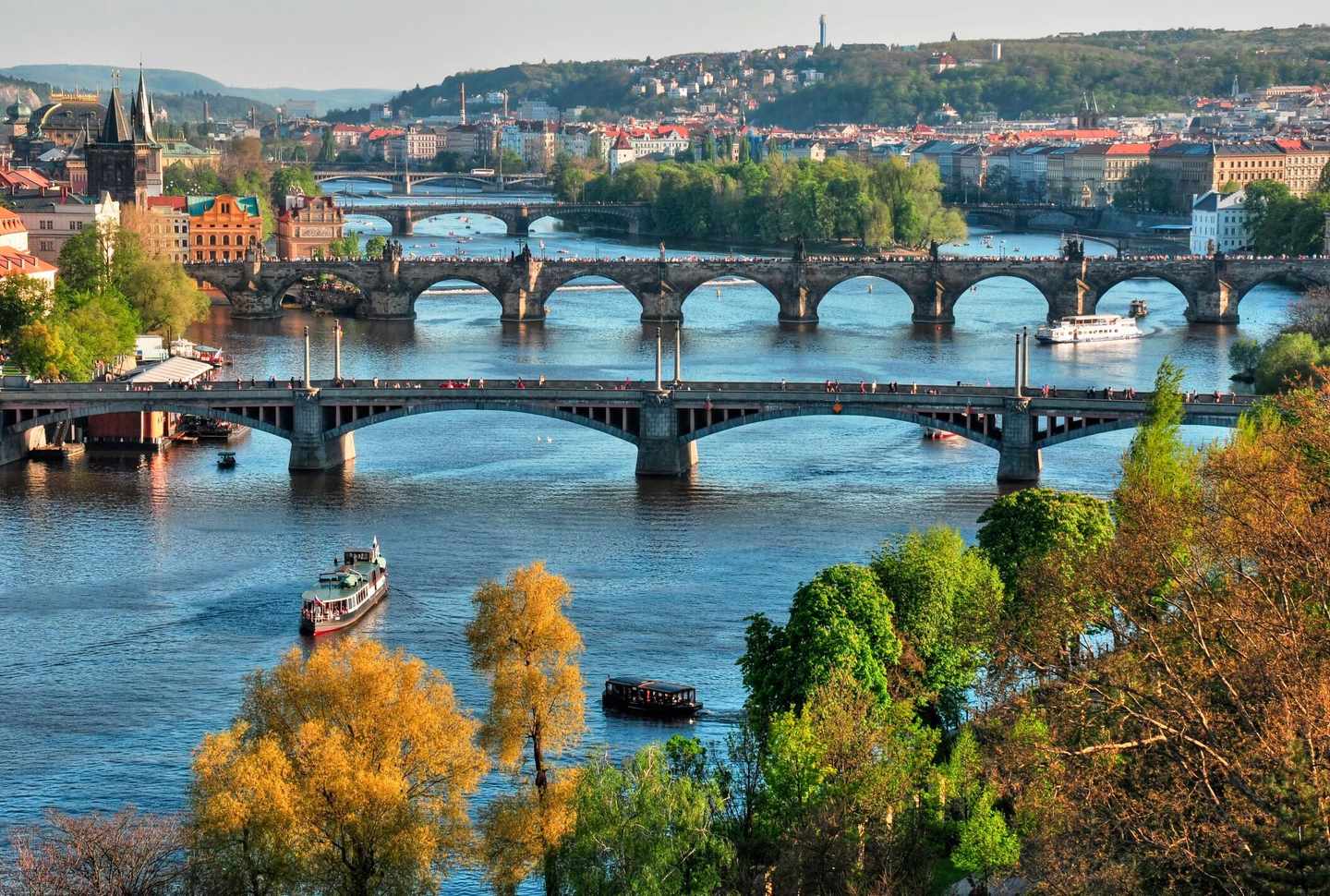 tschechien-prag-moldau-bruecken-t-177412135.jpg