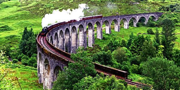 fort-william-schottland-eisenbahnbruecke-t-872642538.jpg