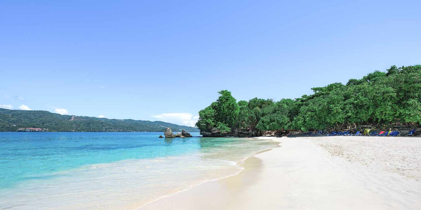 karibik-dominikanische-republik-strand-bacardi-g1351469742.jpg
