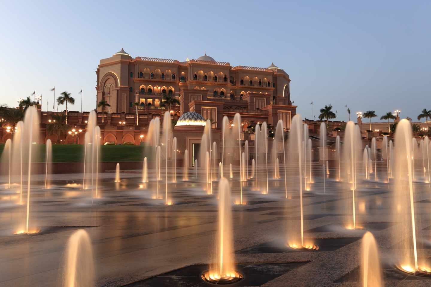 vae-abu-dhabi-emirates-palace-g-152041788.jpg