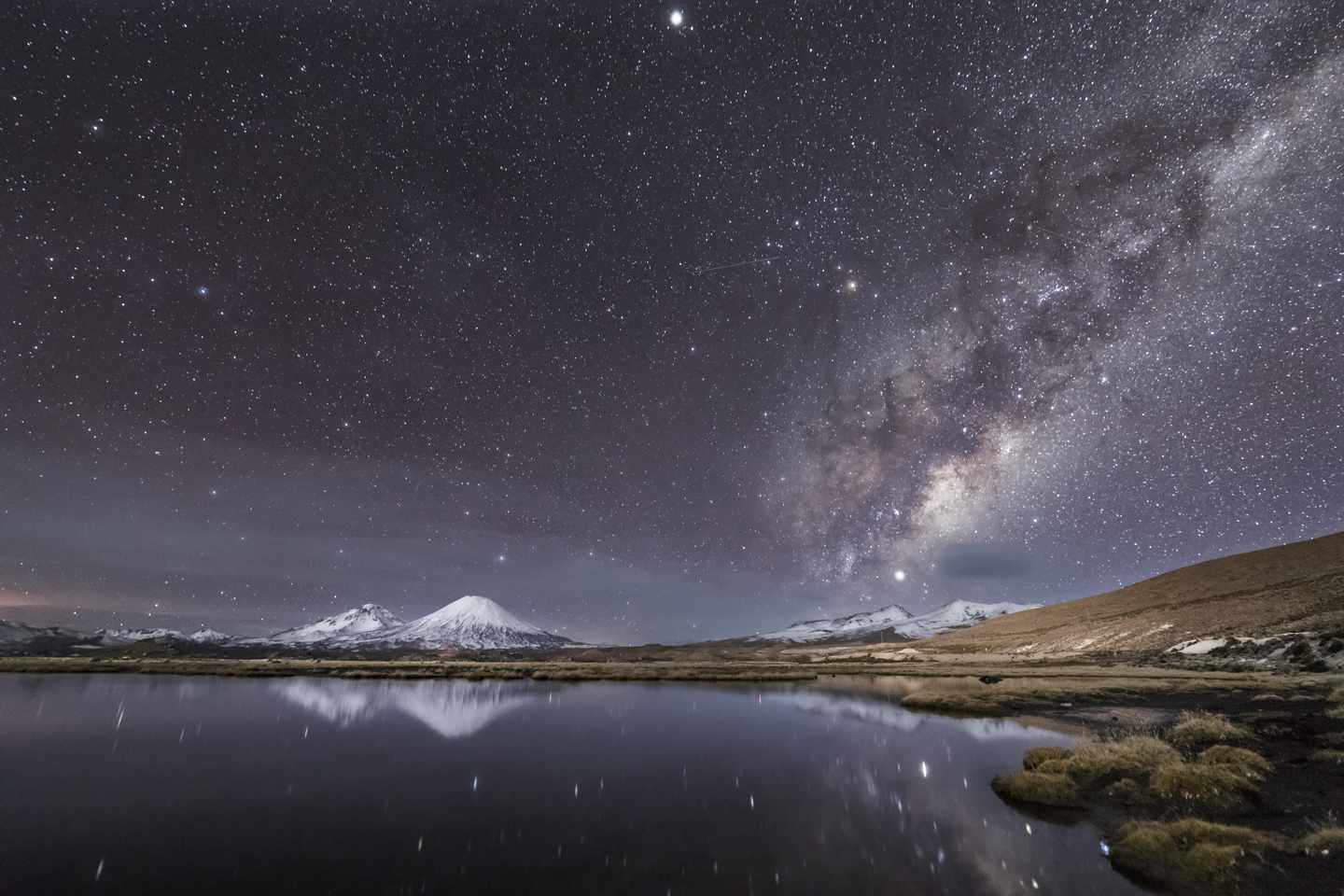 chile-nevados-de-payachatas-vulkan-bei-nacht-g-1027438214_bearbeitet.jpg