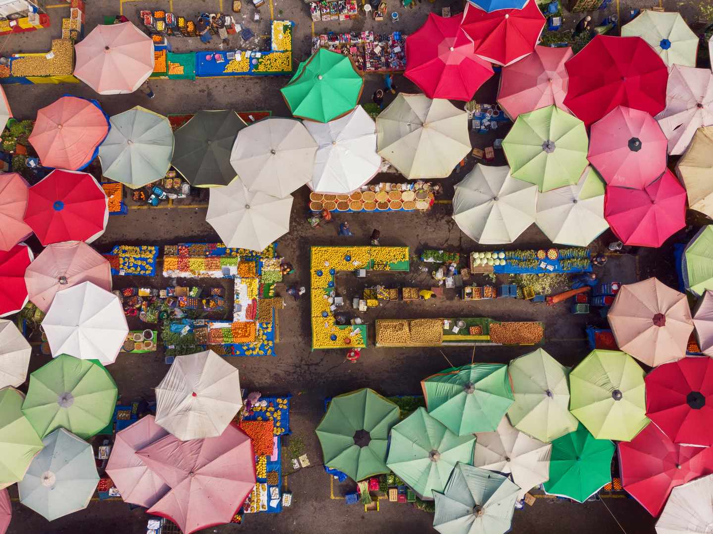 tuerkei-antalya-markt-von-oben-g-924772096.jpg