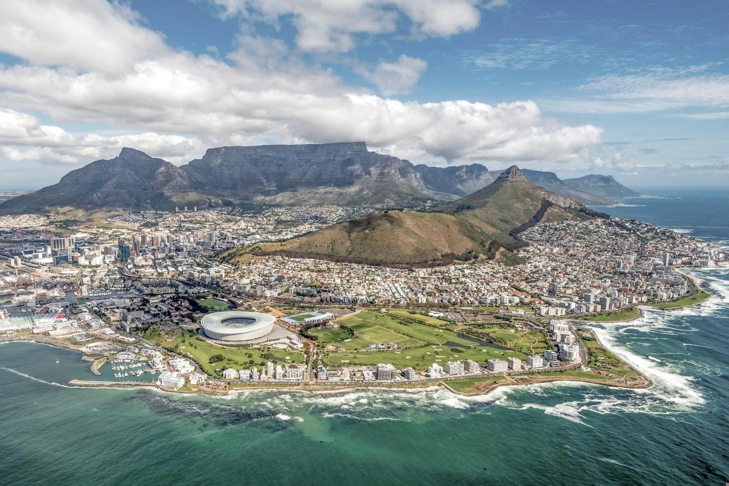 afrika-suedafrika-kapstadt-panorama-klein-g-620737858.jpg