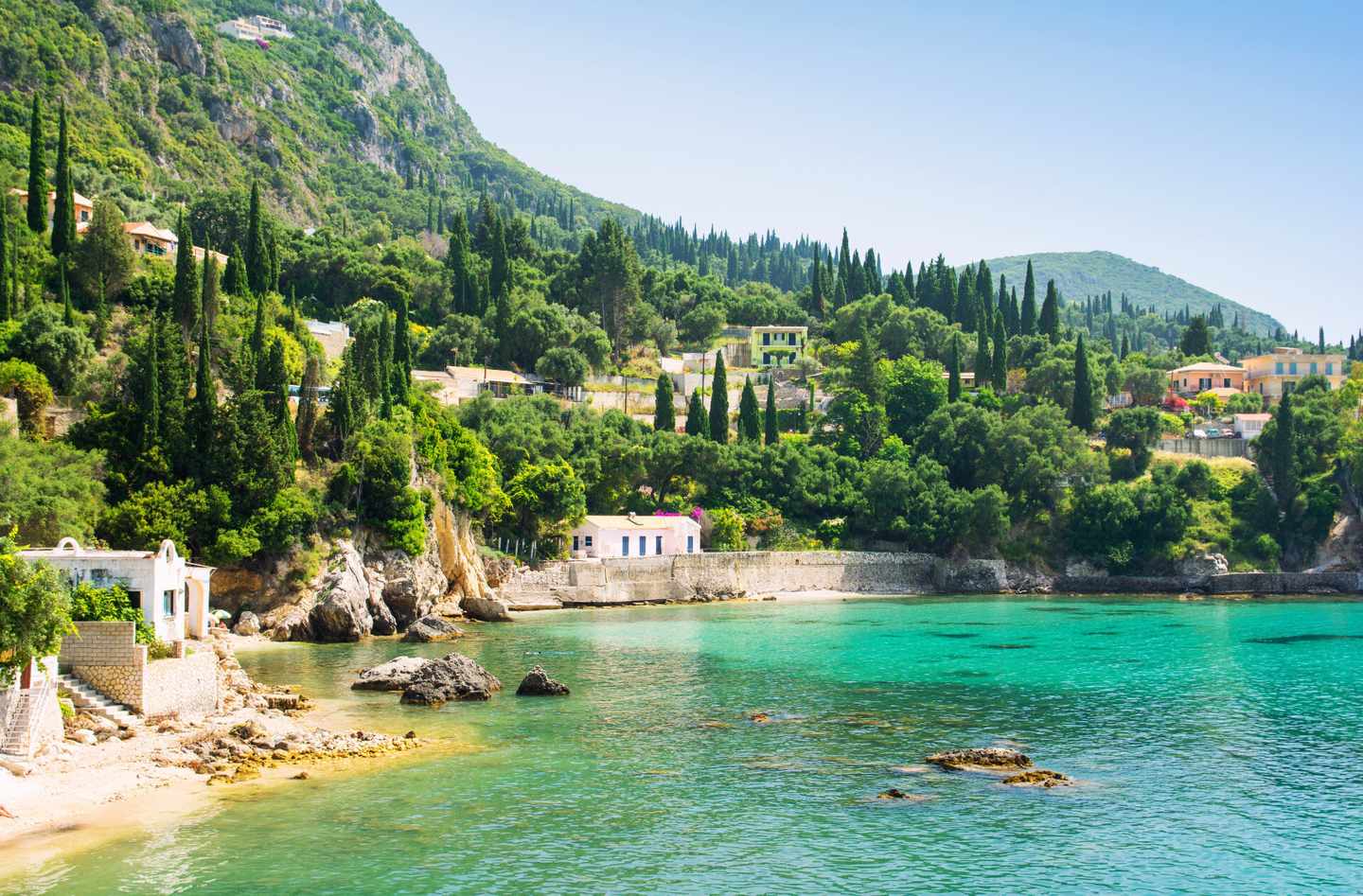 Hotels auf Korfu: der Ferienort Paleokastritsa