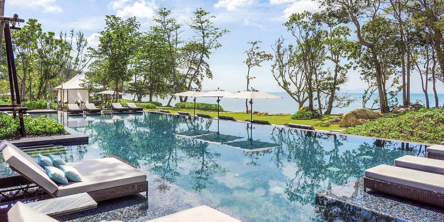Thailand-Nong-Thale-Pool-mit-Liegen-d-DER1411991.jpg
