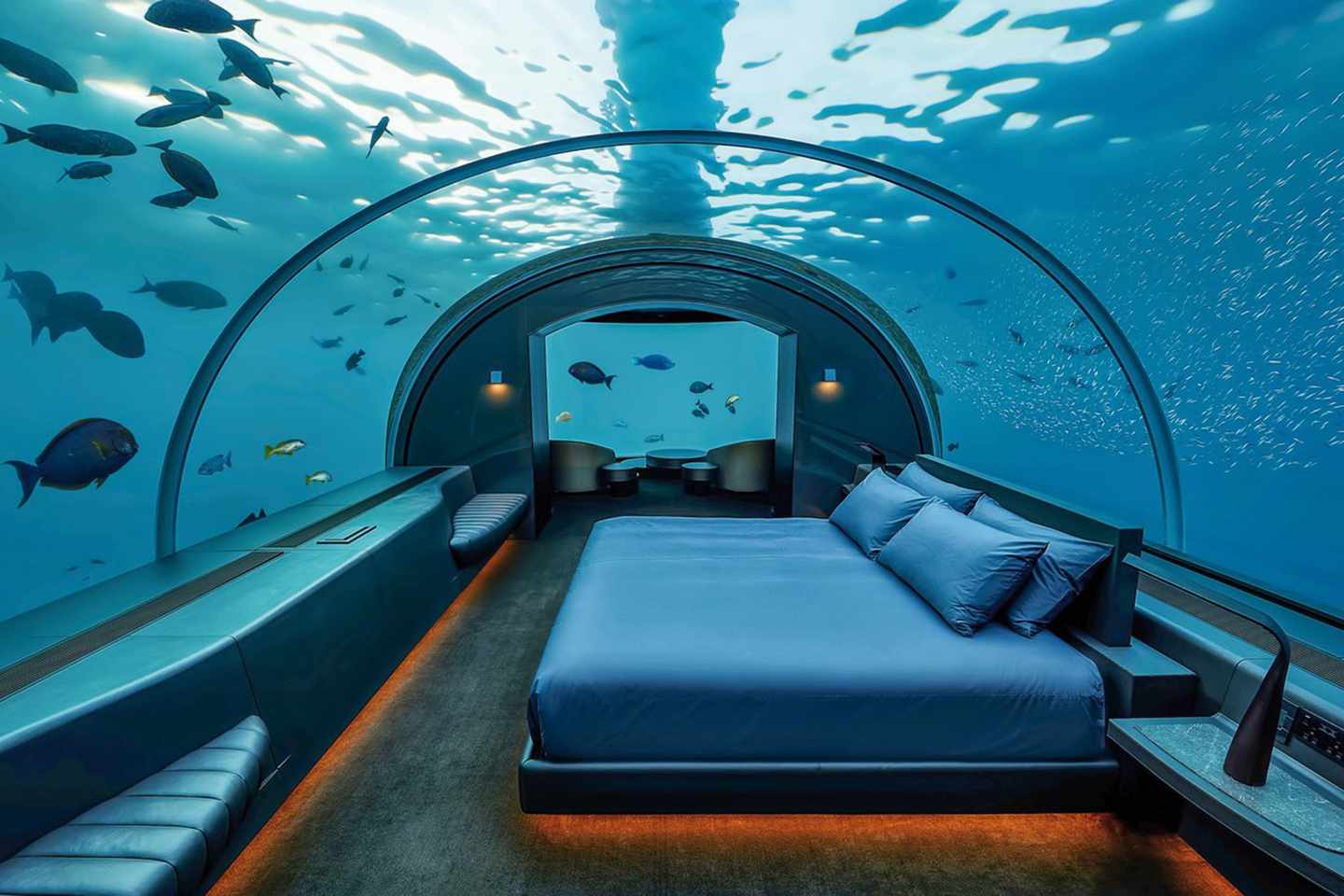 malediven-leuchtender-strand-und-meer-unterwasser-hotelzimmer-des-hotels-conrad-maledives-rangli-island-DER_ATC_MLE13102B_S23_20.jpg
