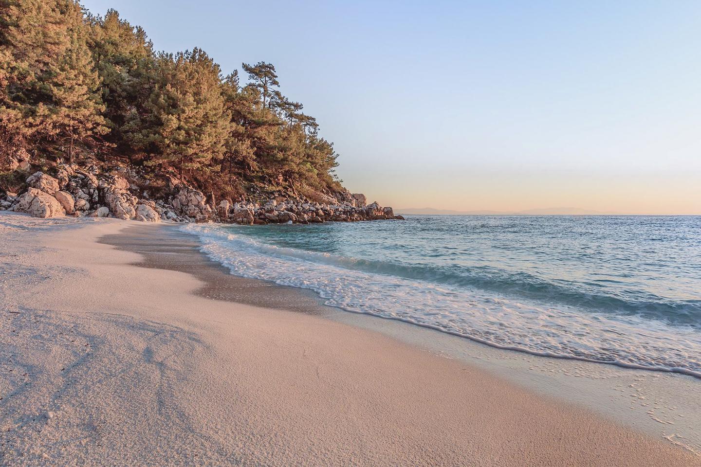 griechenland-thassos-marble-strand-g-1211846191.jpeg