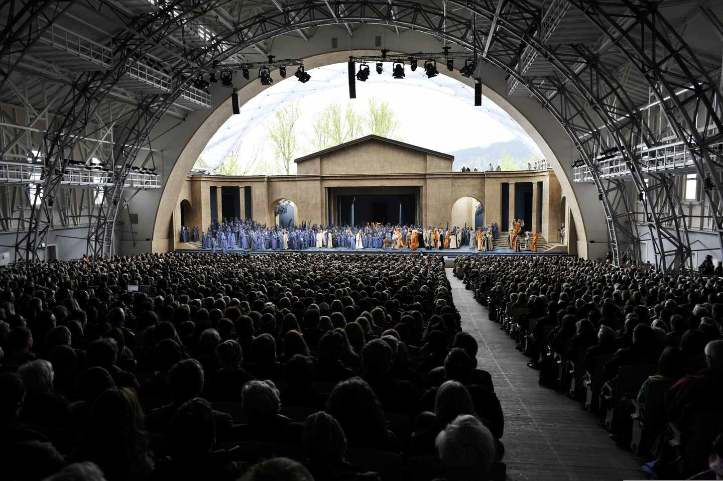 passionsspiele-oberammergau-theater-f.jpg