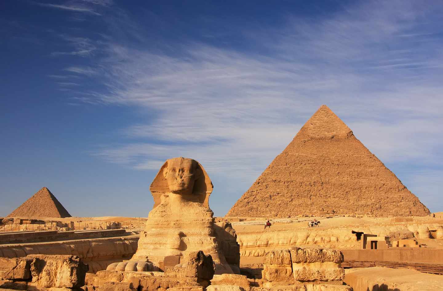 ägypten-sphinx-und-pyramiden-von-gizeh-klein-g-184823480.jpg