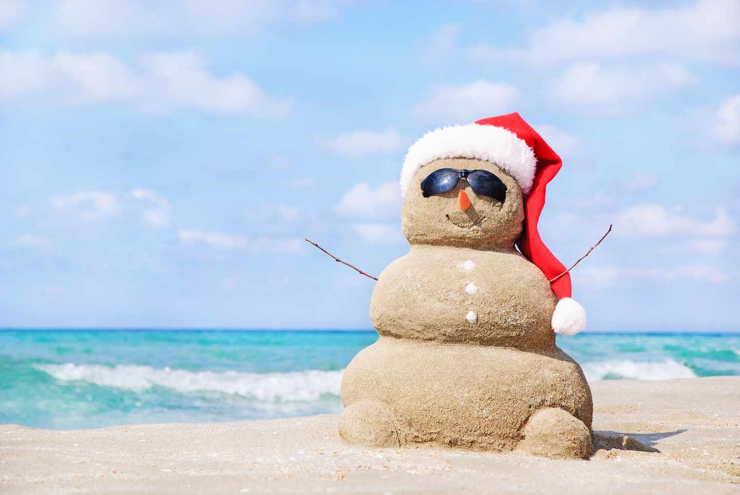 weihnachten-sand-weihnachtsmann-t-529194907.jpg