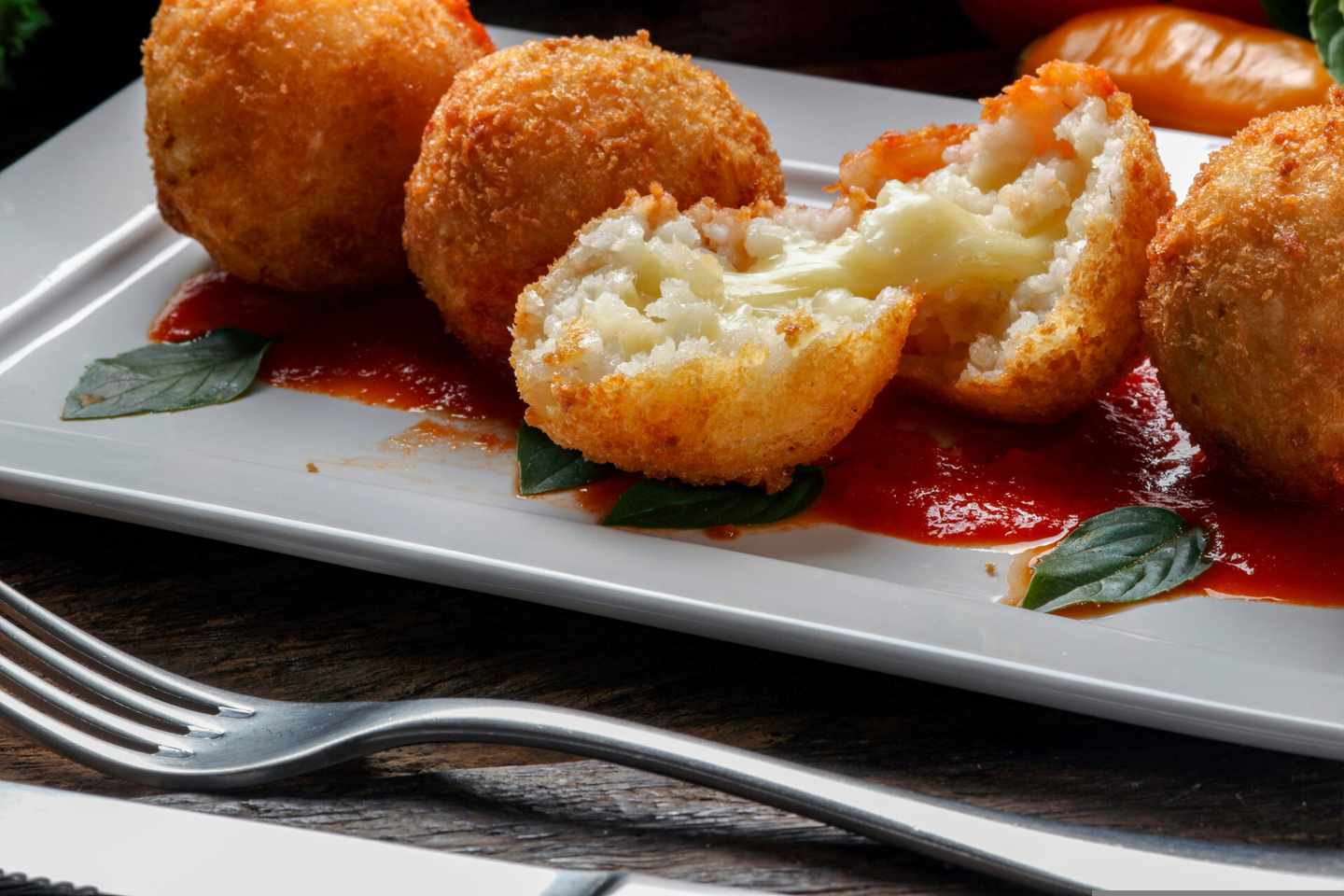 italien-sizilien-palermo-arancini-klein-g-1061657660.jpg