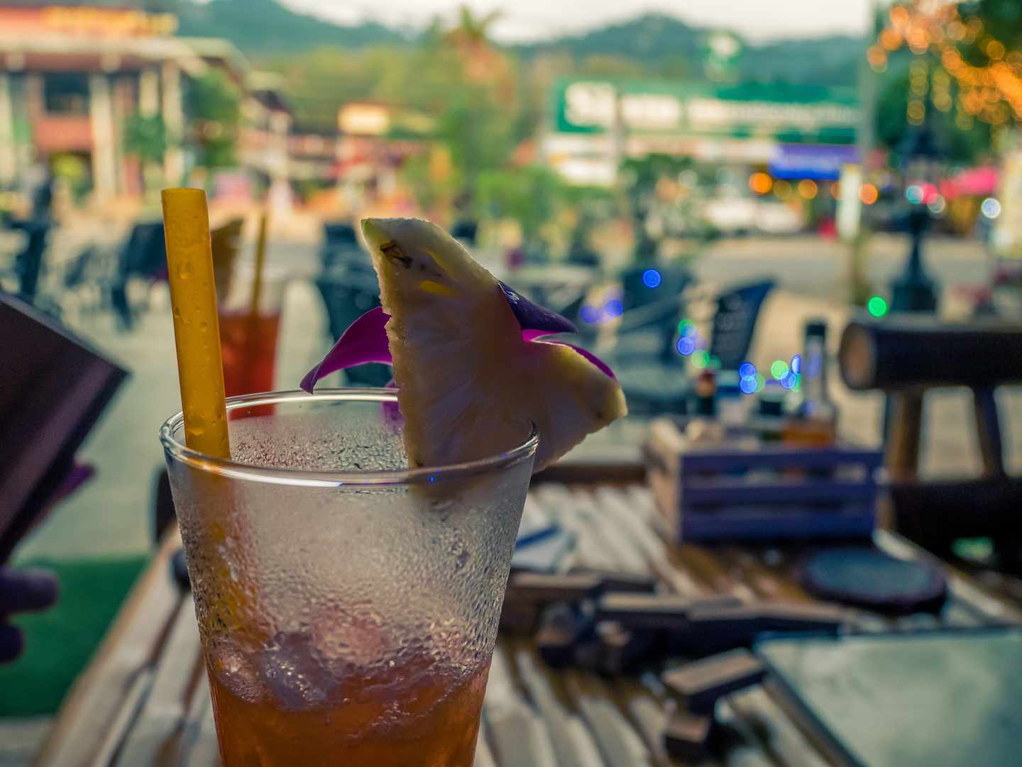 thailand-khao-lak-cocktail-bar-t-904515192.jpg