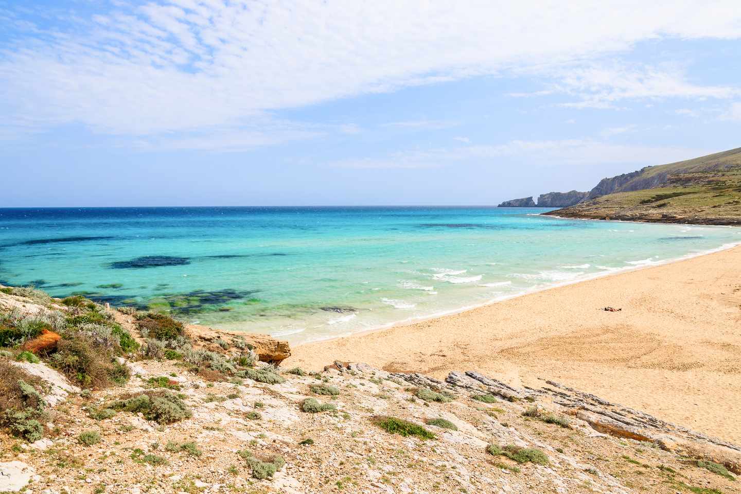 spanien-mallorca-cala-mesquida-strand-g-904844746.jpg