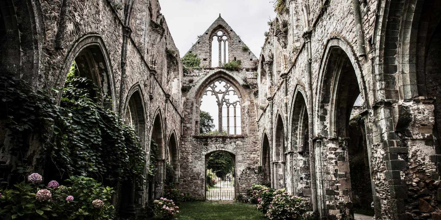 castlecore-frankreich-bretonische-abtei-g-1037683214.jpeg