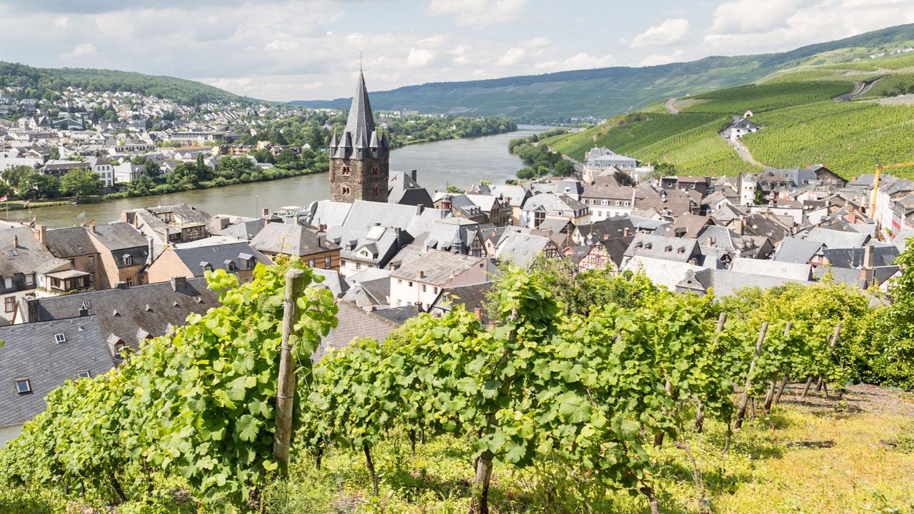 bernkastel-kues-stadtansicht-mosel-t-177418847.jpg