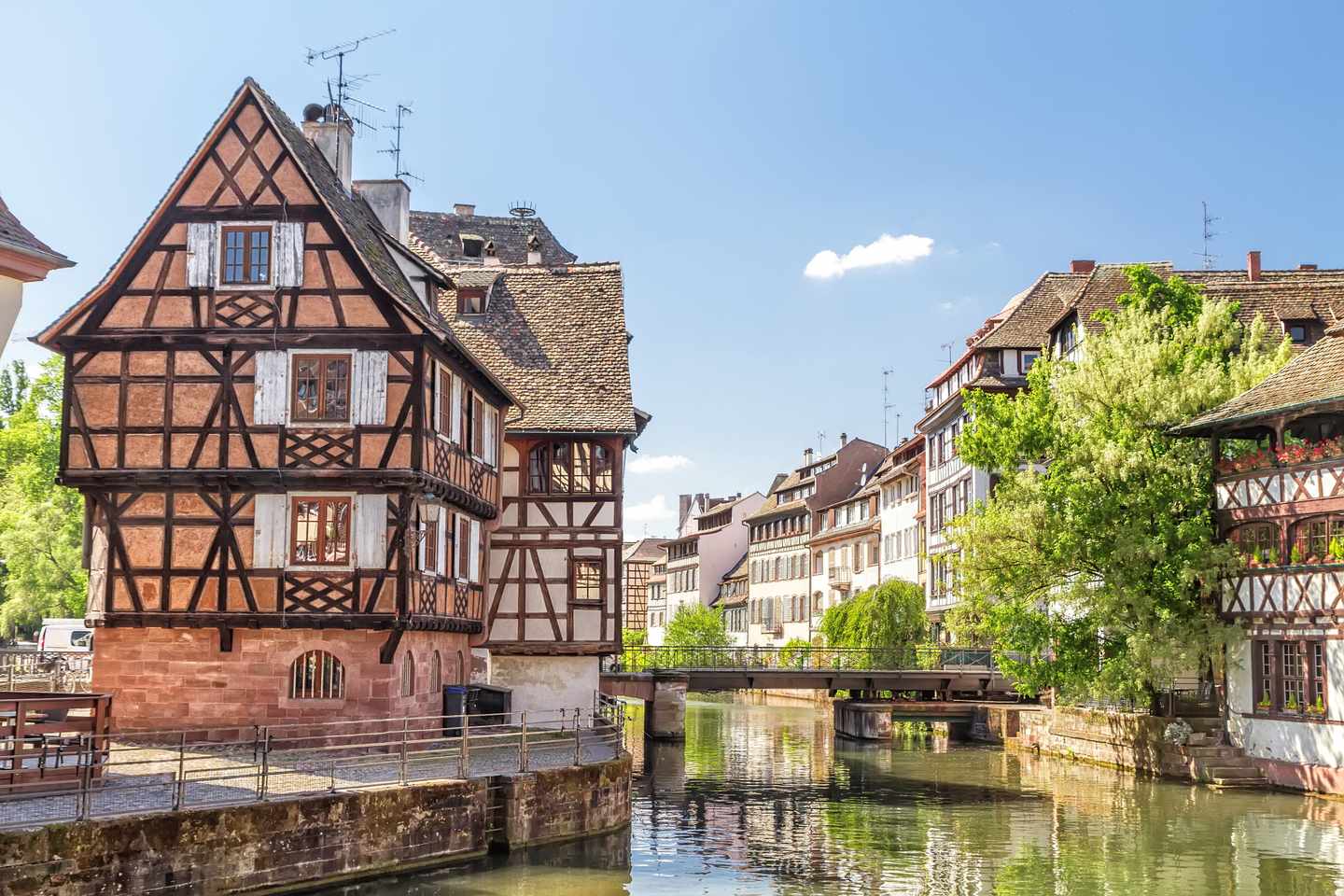 frankreich-strassburg-viertel-petite-france-g-495672715.jpg