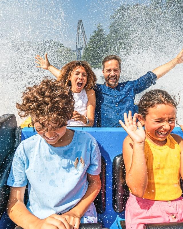 Europa-Park deutschland-freizeitpark-europapark__EP23_Griechenland_Poseidon_Sommer_Familie_2.jpg