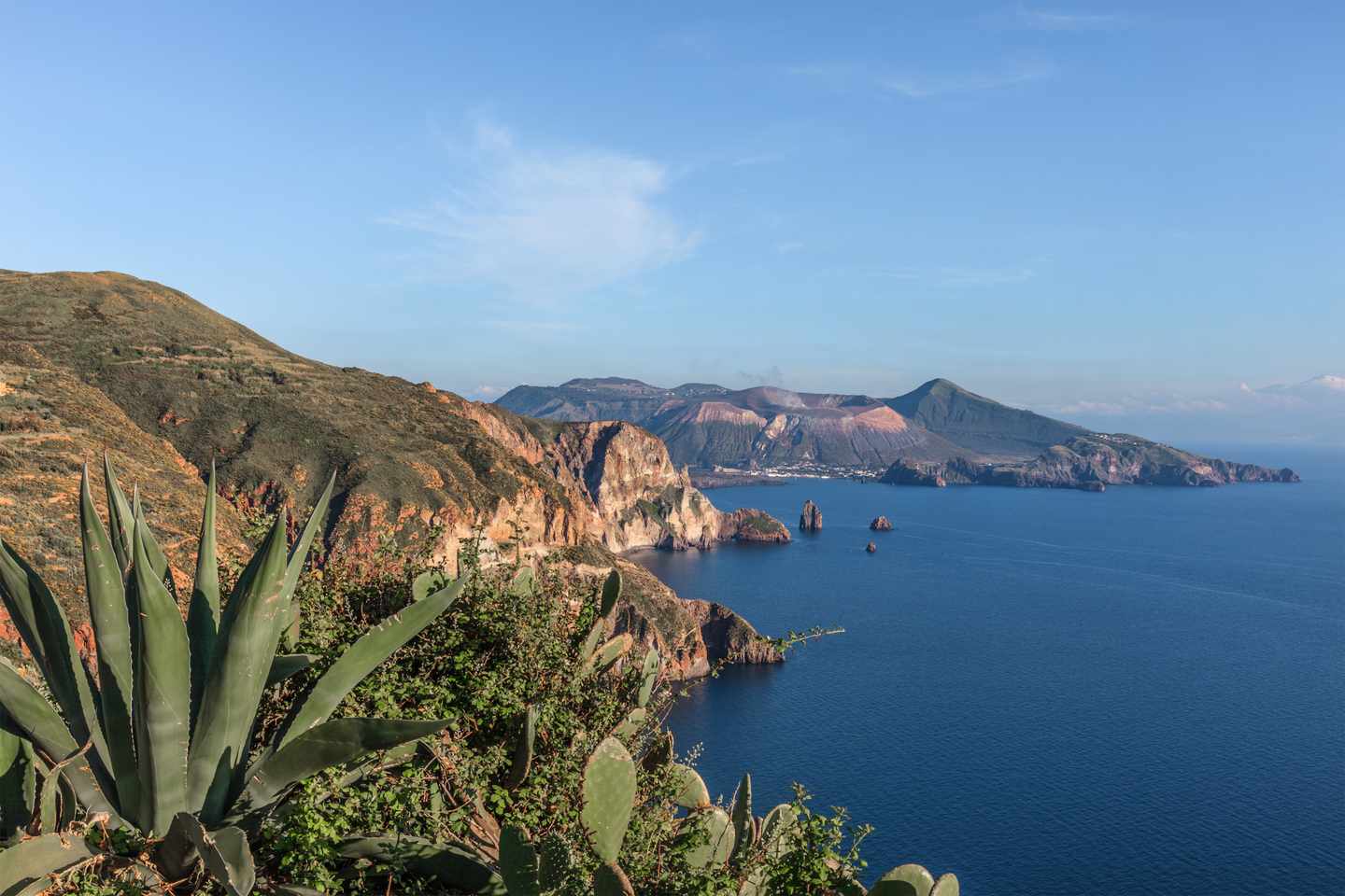 italien-liparische-inseln-lipari-vulkan-g-507214262.jpg