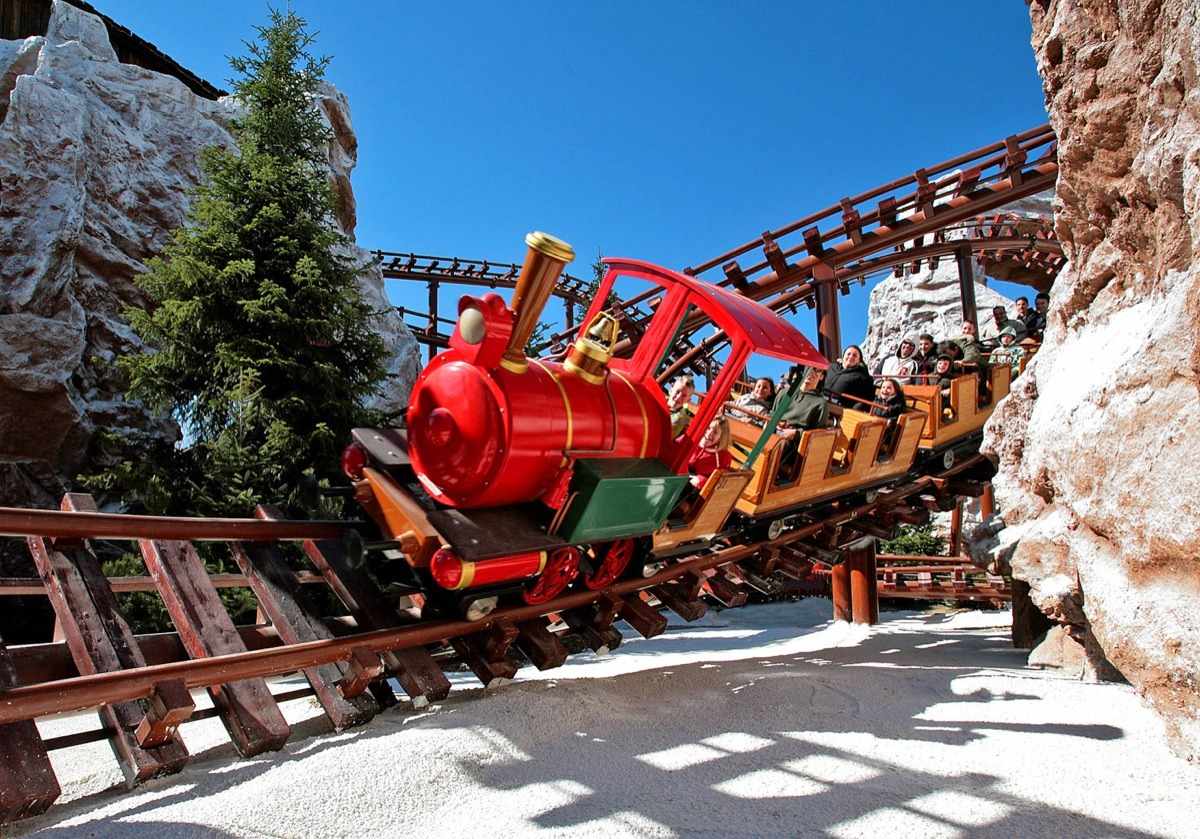 gardaland-zugachterbahn-mammut-p-SE46739_E-11034810.jpg