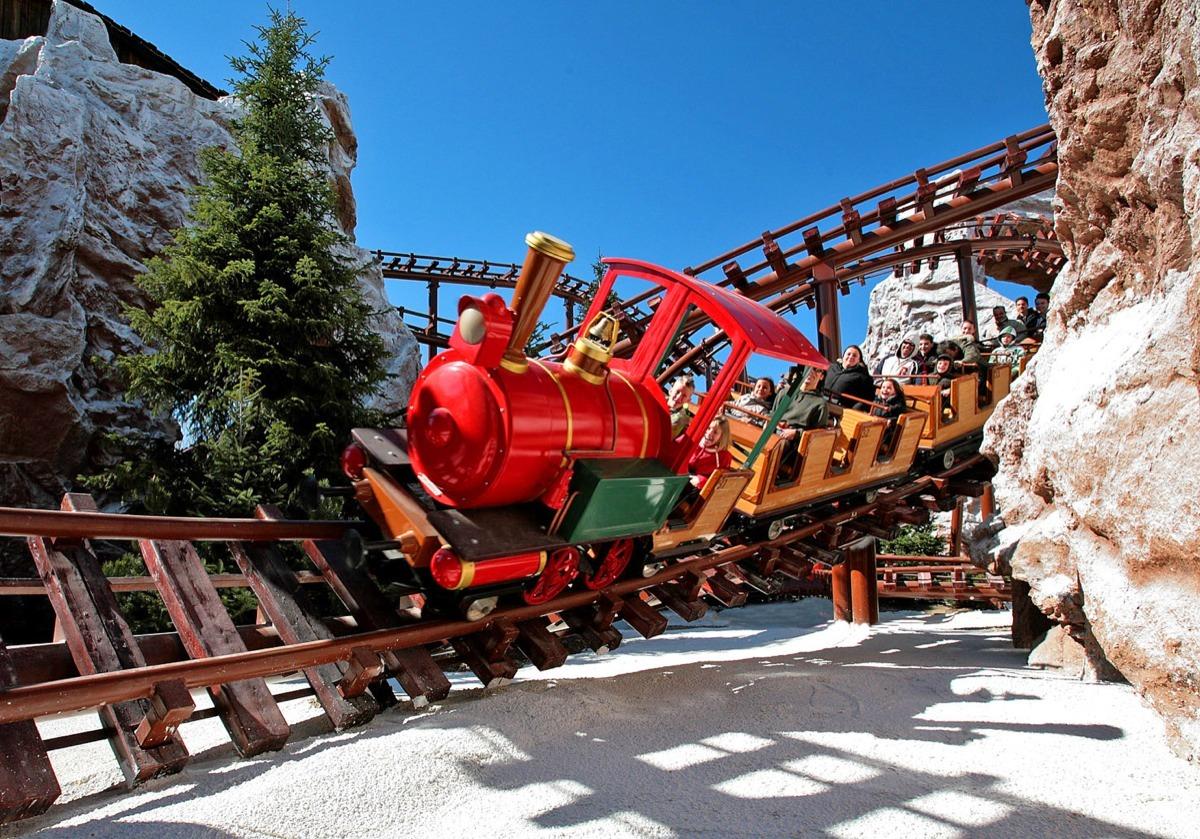 gardaland-zugachterbahn-mammut-p-SE46739_E-11034810.jpg