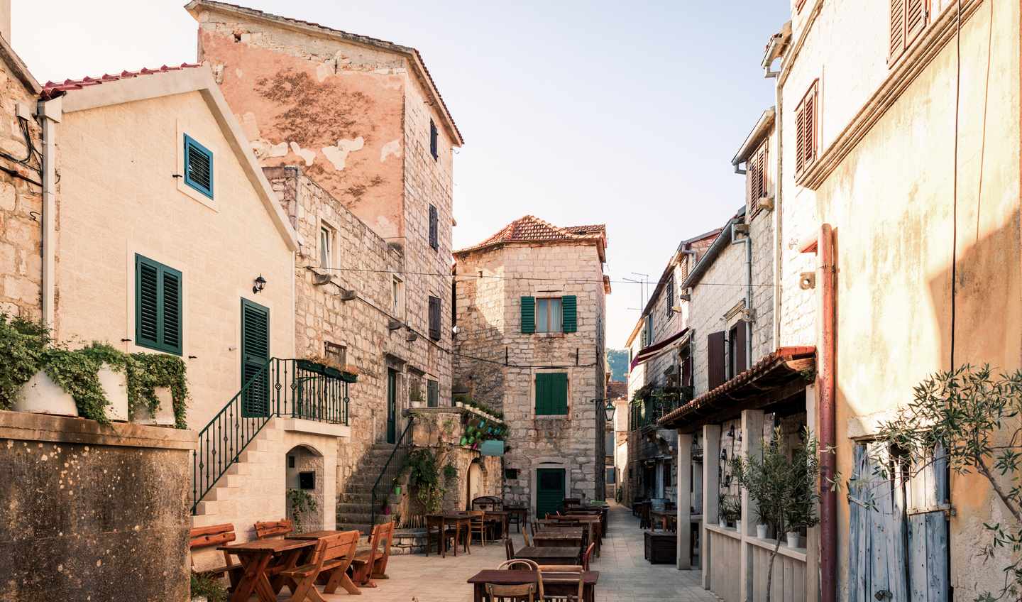 Kroatien-Hvar-Stari-Grad-Mittelalterliche_Haeuser-g-916411152_bearbeitet.jpg