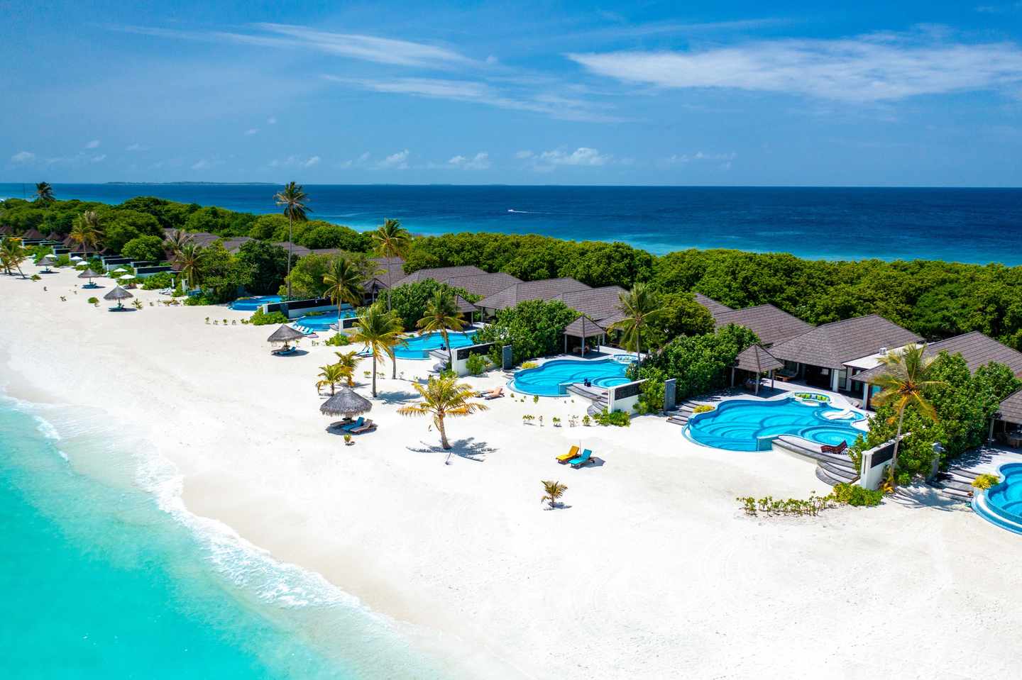 blte937f45dc5699085-ATMOSPHERE_KANIFUSHI_MALDIVES_-_KANIFUSHI_RESIDENCE_-_AERIAL_01_-_09_2023.jpg Atmosphere Kanifushi Maldives - Villen am Strand mit eigenem Pool - Ansicht von oben