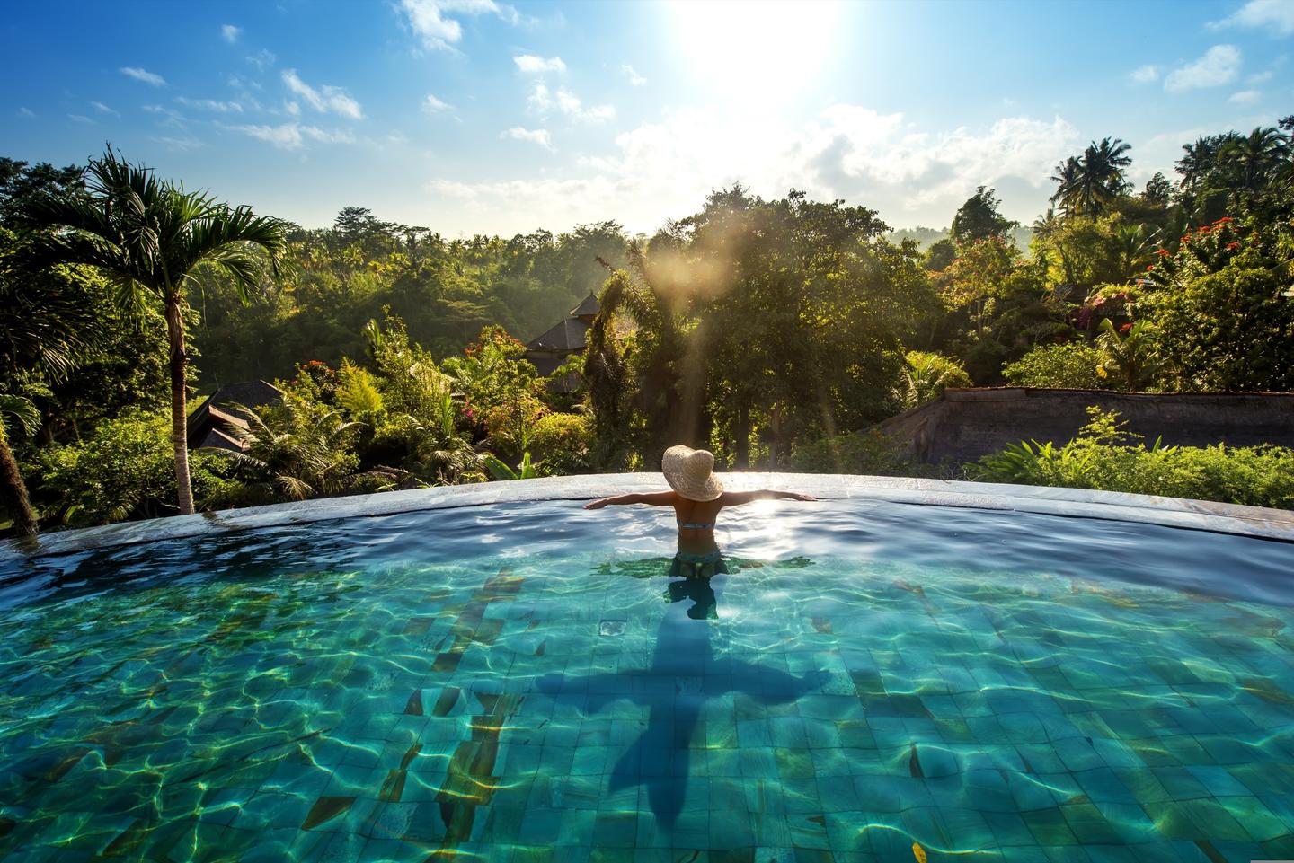 infinity-pool-g-679511598.jpg