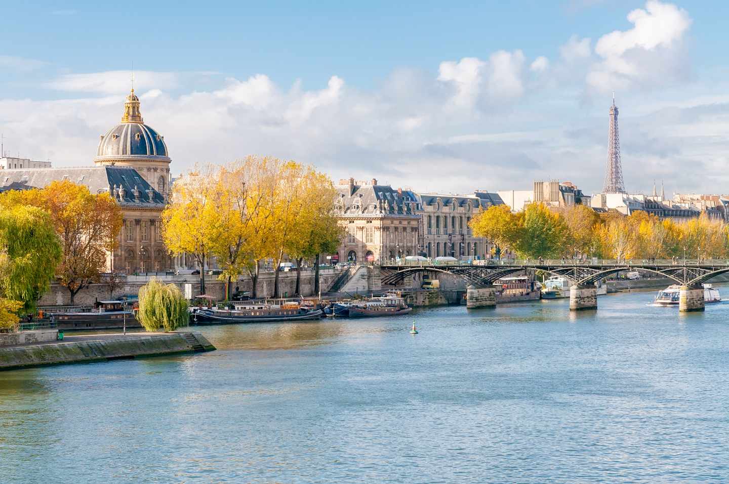 frankreich-paris-seine-im-herbst-g-497116082.jpg