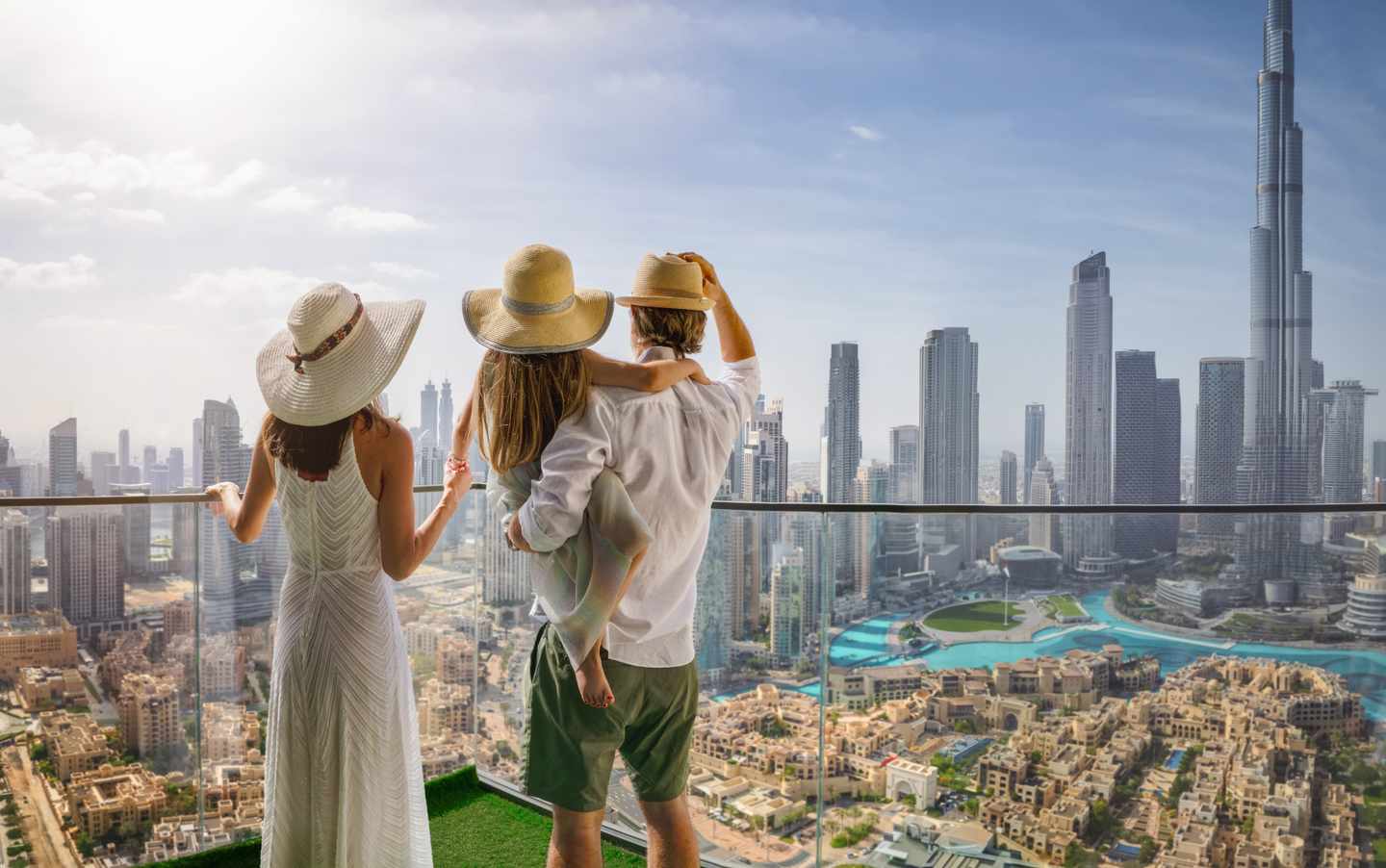 vae-dubai-familie-skyline-g-2094534013.jpg