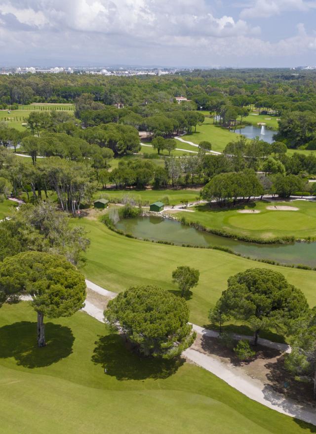 tuerkei-riviera-belek-golfplatz-panorama-seen-g-686068330.jpg