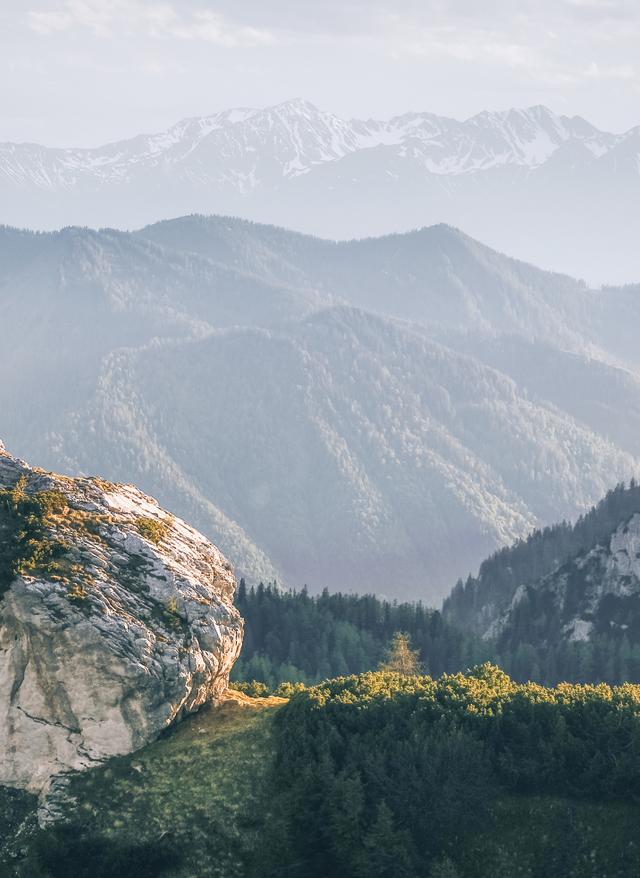 Die 8 schönsten Fernwanderwege Europa wandern-berge-sonnenaufgang-g-1256434595.jpg